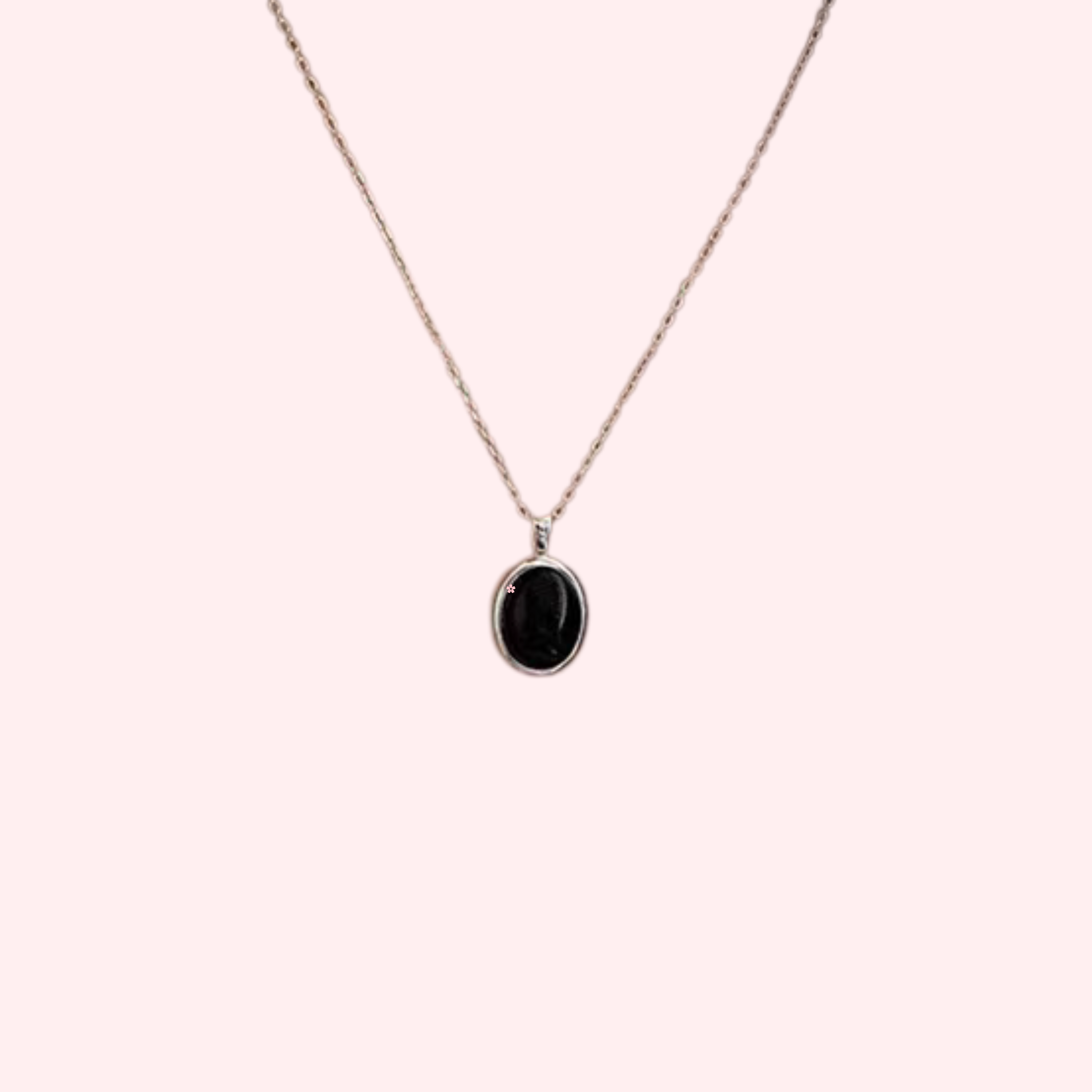 Ellie - Oval necklace